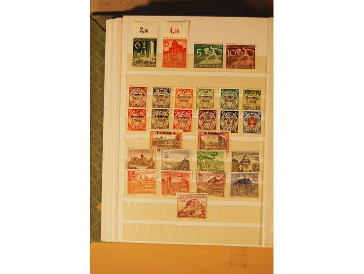 1872/1970 (ca.), postfrische, ungebrauchte und gestempelte Partie mit Sammlungen DR (u.a. Bl. 1 und 2), SBZ, DDR (dabei Marx-
