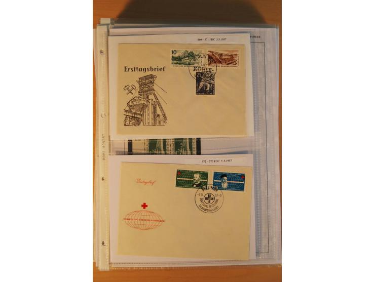 1949/90, postfrische und gestempelte stark spezialisierte Sammlung mit zahlreichen Abarten, Typen, Plattenfehlern und Zusamme