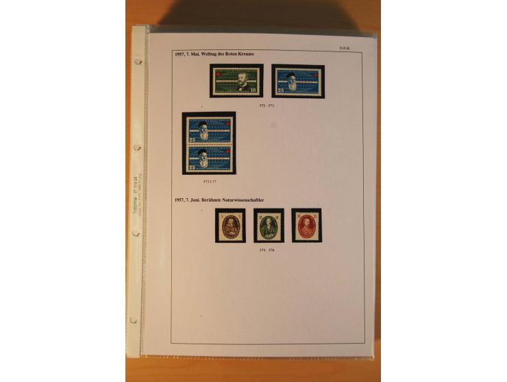 1949/90, postfrische und gestempelte stark spezialisierte Sammlung mit zahlreichen Abarten, Typen, Plattenfehlern und Zusamme