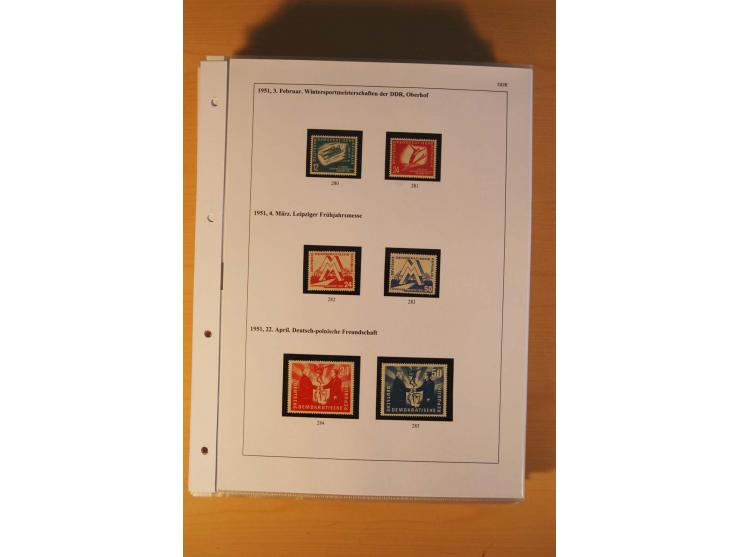 1949/90, postfrische und gestempelte stark spezialisierte Sammlung mit zahlreichen Abarten, Typen, Plattenfehlern und Zusamme