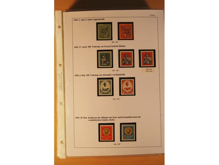 1949/90, postfrische und gestempelte stark spezialisierte Sammlung mit zahlreichen Abarten, Typen, Plattenfehlern und Zusamme