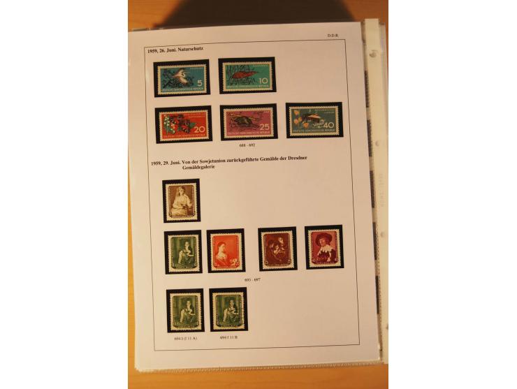 1949/90, postfrische und gestempelte stark spezialisierte Sammlung mit zahlreichen Abarten, Typen, Plattenfehlern und Zusamme