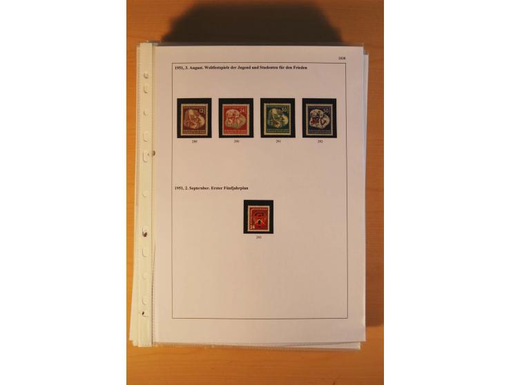 1949/90, postfrische und gestempelte stark spezialisierte Sammlung mit zahlreichen Abarten, Typen, Plattenfehlern und Zusamme