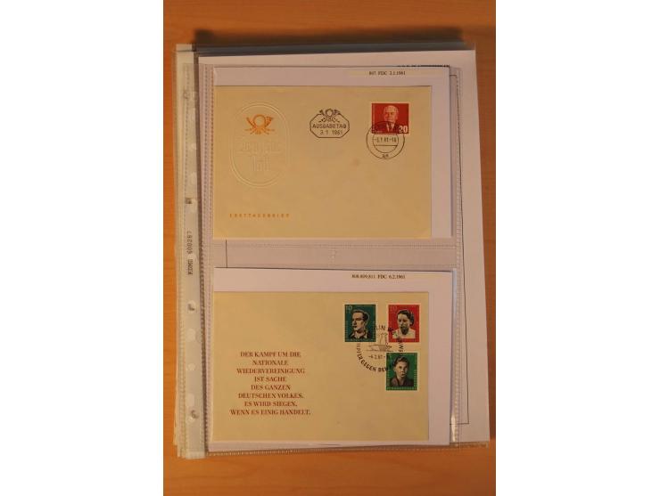 1949/90, postfrische und gestempelte stark spezialisierte Sammlung mit zahlreichen Abarten, Typen, Plattenfehlern und Zusamme
