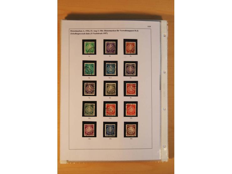 1949/90, postfrische und gestempelte stark spezialisierte Sammlung mit zahlreichen Abarten, Typen, Plattenfehlern und Zusamme