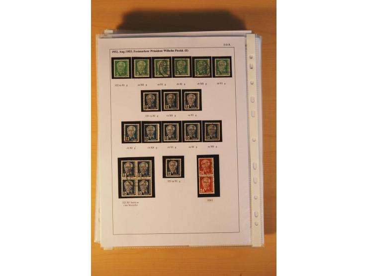 1949/90, postfrische und gestempelte stark spezialisierte Sammlung mit zahlreichen Abarten, Typen, Plattenfehlern und Zusamme
