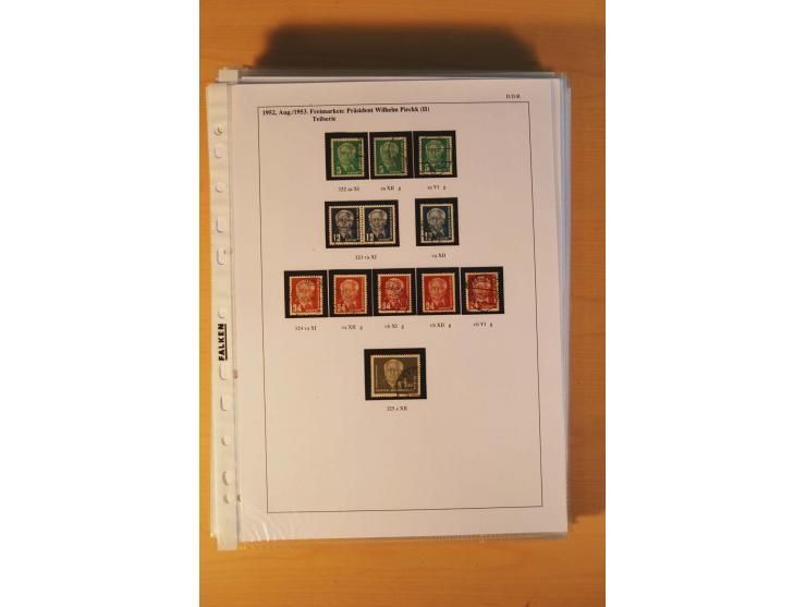 1949/90, postfrische und gestempelte stark spezialisierte Sammlung mit zahlreichen Abarten, Typen, Plattenfehlern und Zusamme