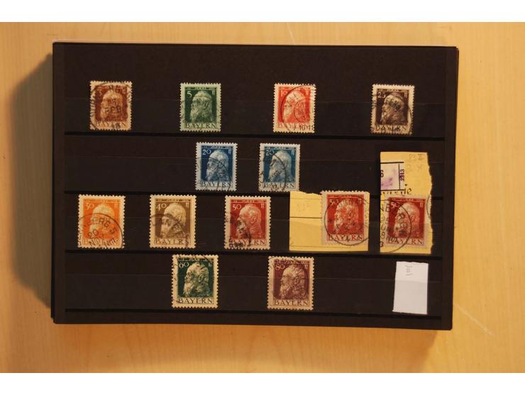 1849/1920, sehr reichhaltiger Sammlungsbestand in 11 Kassetten, 3 Alben und 2 Briefalben, beginnend mit rund 70 (!!) Nr1, dav