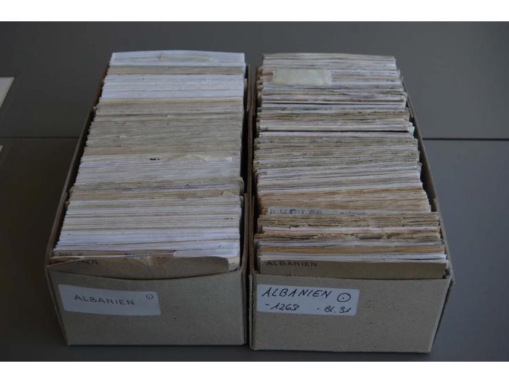191972009, postfrischer (etwas ungebrauchte) und gestempelter umfangreicher Bestand mit einer Vielzahl besserer Sätze und Blo