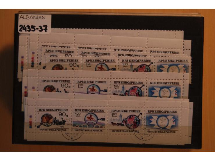 191972009, postfrischer (etwas ungebrauchte) und gestempelter umfangreicher Bestand mit einer Vielzahl besserer Sätze und Blo