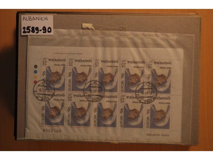 191972009, postfrischer (etwas ungebrauchte) und gestempelter umfangreicher Bestand mit einer Vielzahl besserer Sätze und Blo
