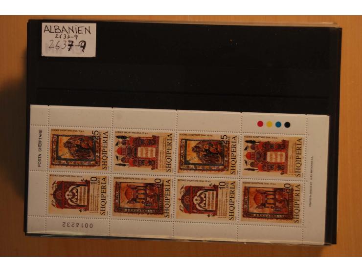 191972009, postfrischer (etwas ungebrauchte) und gestempelter umfangreicher Bestand mit einer Vielzahl besserer Sätze und Blo
