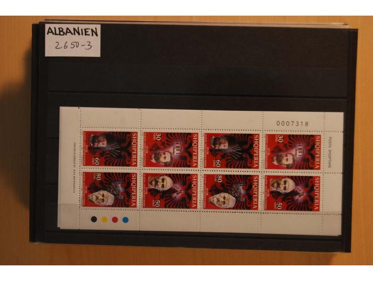 191972009, postfrischer (etwas ungebrauchte) und gestempelter umfangreicher Bestand mit einer Vielzahl besserer Sätze und Blo