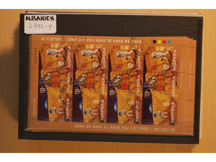 191972009, postfrischer (etwas ungebrauchte) und gestempelter umfangreicher Bestand mit einer Vielzahl besserer Sätze und Blo