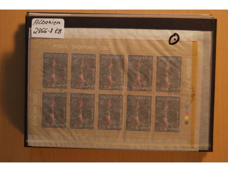 191972009, postfrischer (etwas ungebrauchte) und gestempelter umfangreicher Bestand mit einer Vielzahl besserer Sätze und Blo