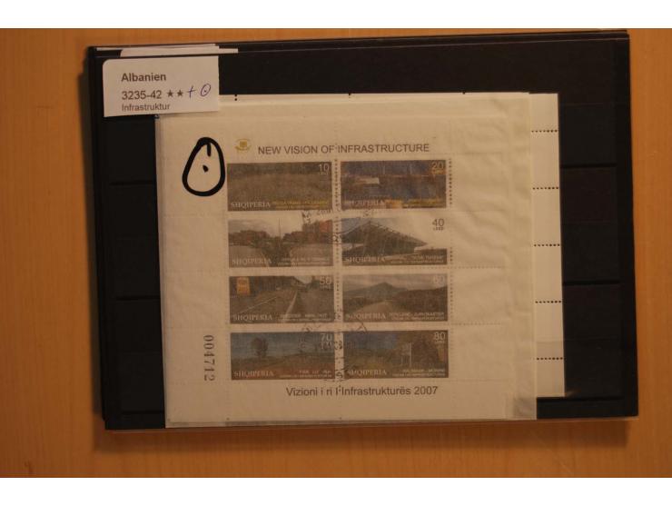 191972009, postfrischer (etwas ungebrauchte) und gestempelter umfangreicher Bestand mit einer Vielzahl besserer Sätze und Blo