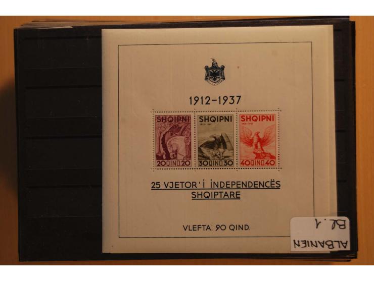 191972009, postfrischer (etwas ungebrauchte) und gestempelter umfangreicher Bestand mit einer Vielzahl besserer Sätze und Blo