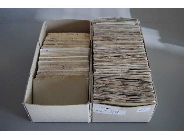 1960/2004, postfrischer, reichhaltiger Bestand mit ungezähnten Ausgaben, Blocks, Kleinbogen etc., große Motivvielfalt, dazu e