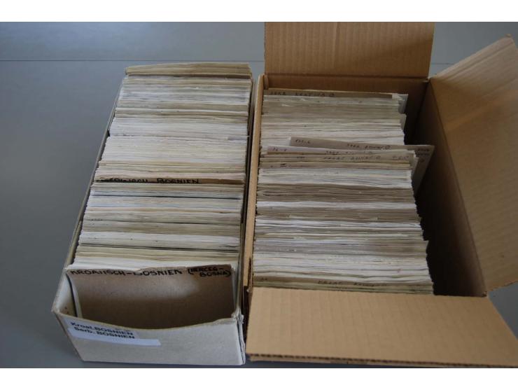 1993/2010, postfrischer und gestempelter Bestand incl. Kroatische Post Mostar und Serbische Republik, dabei Blocks, Markenhef