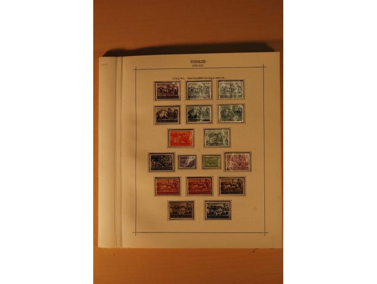 1879/1957, ungebrauchte und gestempelte Sammlung mit guten Werten und Sätzen auf selbstgestalteten Blättern in 2 Alben