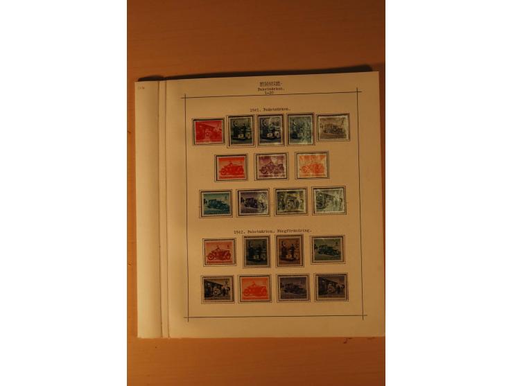 1879/1957, ungebrauchte und gestempelte Sammlung mit guten Werten und Sätzen auf selbstgestalteten Blättern in 2 Alben