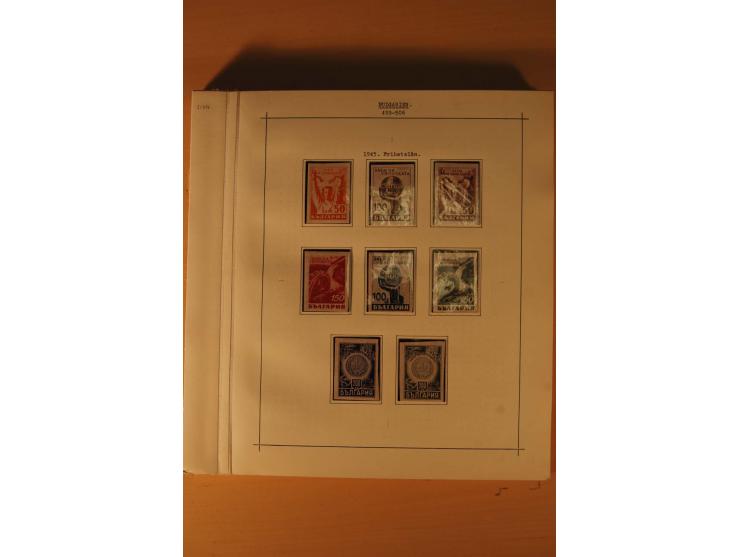 1879/1957, ungebrauchte und gestempelte Sammlung mit guten Werten und Sätzen auf selbstgestalteten Blättern in 2 Alben