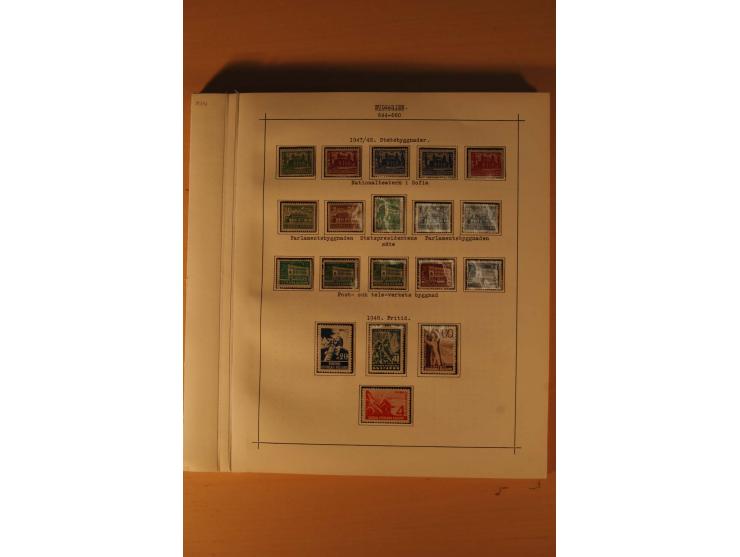1879/1957, ungebrauchte und gestempelte Sammlung mit guten Werten und Sätzen auf selbstgestalteten Blättern in 2 Alben