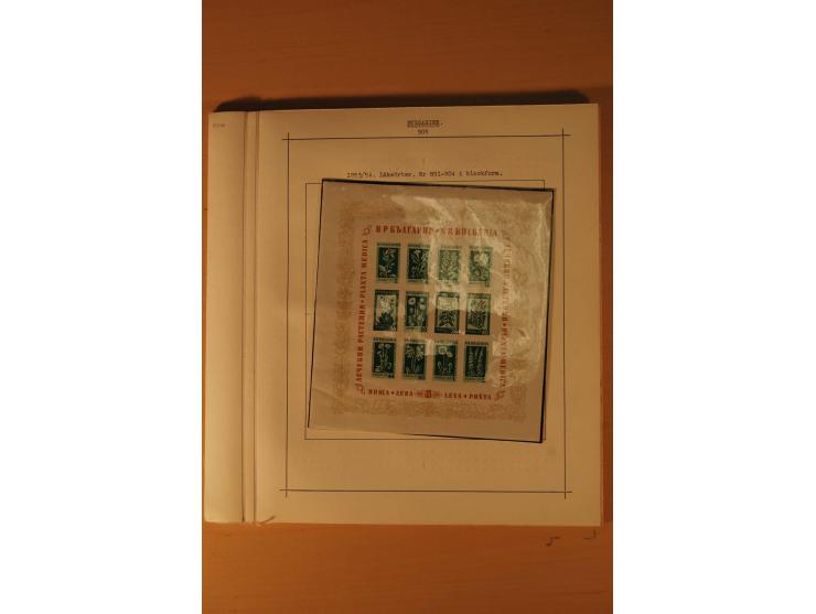 1879/1957, ungebrauchte und gestempelte Sammlung mit guten Werten und Sätzen auf selbstgestalteten Blättern in 2 Alben