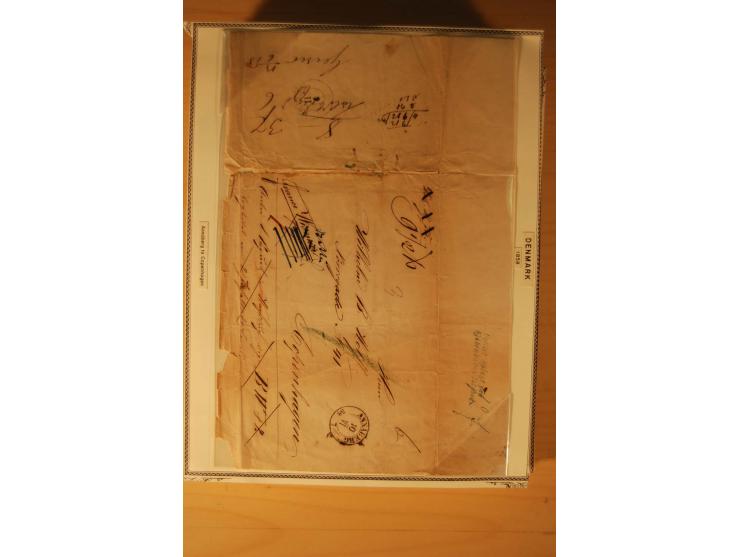 1660/1867, Post aus und nach Dänemark inkl. Schleswig-Holstein, umfangreiche Sammlung mit über 160 unfrankierten Briefen auf 
