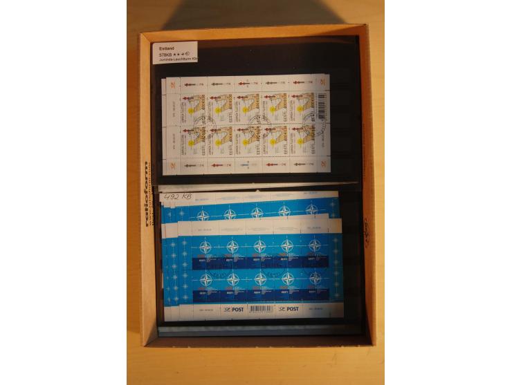 1918/2010, postfrischer, ungebrauchter und gestempelter Bestand, dabei Kleinbogen, Markenheftchen etc., hoher Katalogwert