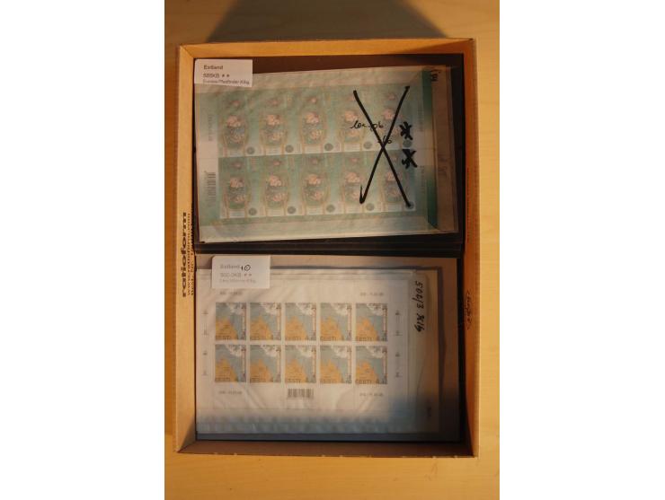 1918/2010, postfrischer, ungebrauchter und gestempelter Bestand, dabei Kleinbogen, Markenheftchen etc., hoher Katalogwert