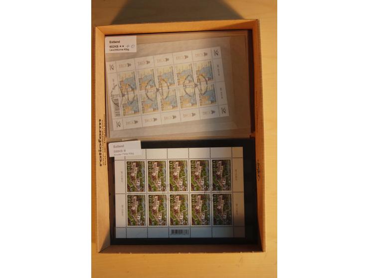 1918/2010, postfrischer, ungebrauchter und gestempelter Bestand, dabei Kleinbogen, Markenheftchen etc., hoher Katalogwert