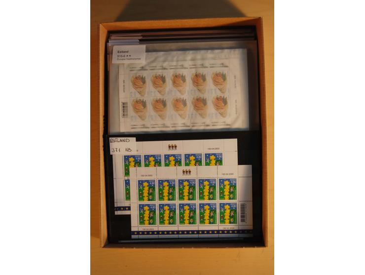 1918/2010, postfrischer, ungebrauchter und gestempelter Bestand, dabei Kleinbogen, Markenheftchen etc., hoher Katalogwert