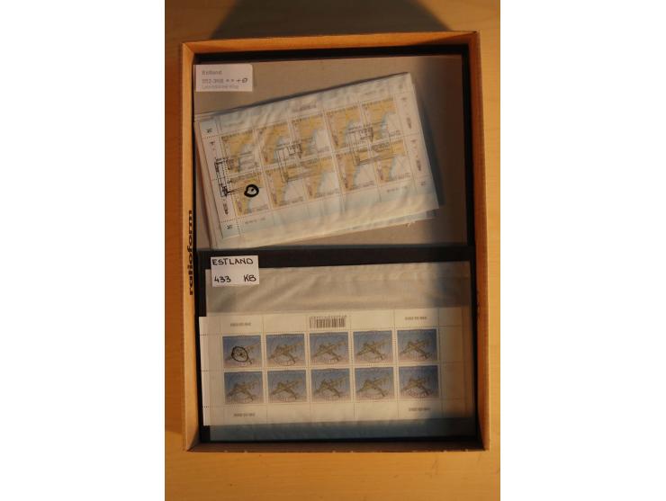 1918/2010, postfrischer, ungebrauchter und gestempelter Bestand, dabei Kleinbogen, Markenheftchen etc., hoher Katalogwert
