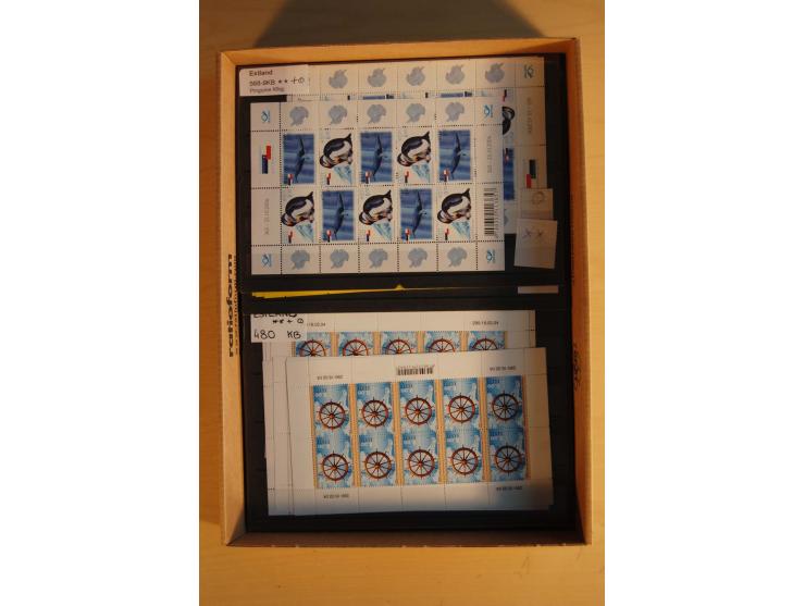 1918/2010, postfrischer, ungebrauchter und gestempelter Bestand, dabei Kleinbogen, Markenheftchen etc., hoher Katalogwert
