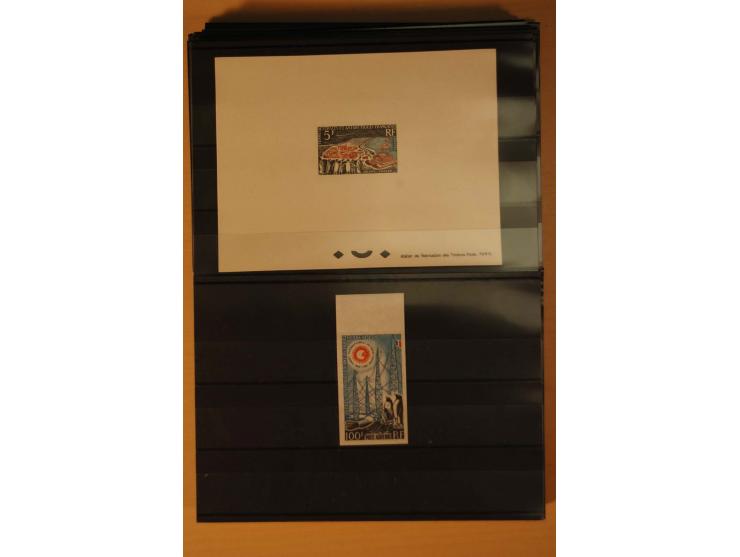 1956/76, Partie postfrischer, fast ausschließlich ungezähnter Werte sowie Epreuves de Luxe