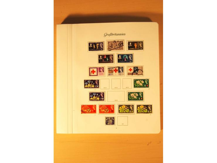 1841/2006, postfrische, ungebrauchte und gestempelte Sammlung, dazu Doubletten und Markenheftchen, im großen Karton