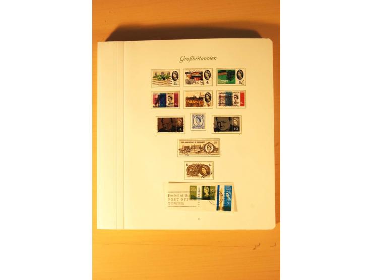 1841/2006, postfrische, ungebrauchte und gestempelte Sammlung, dazu Doubletten und Markenheftchen, im großen Karton