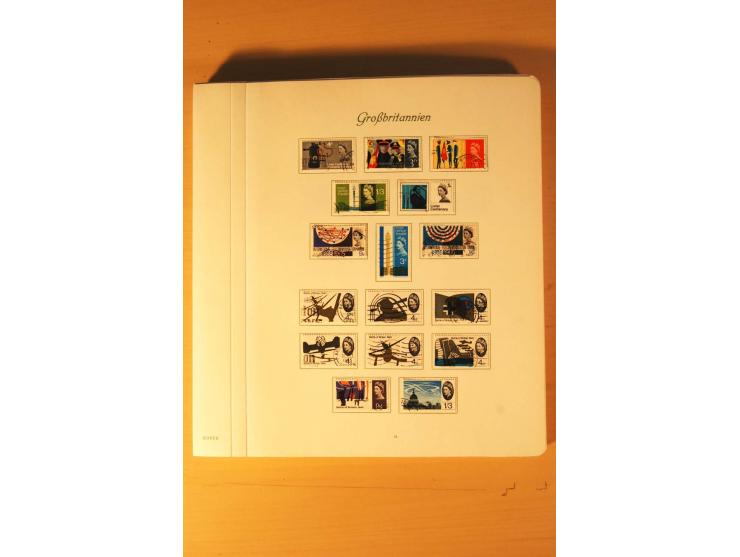 1841/2006, postfrische, ungebrauchte und gestempelte Sammlung, dazu Doubletten und Markenheftchen, im großen Karton