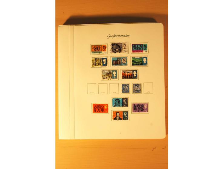 1841/2006, postfrische, ungebrauchte und gestempelte Sammlung, dazu Doubletten und Markenheftchen, im großen Karton