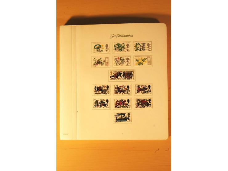 1841/2006, postfrische, ungebrauchte und gestempelte Sammlung, dazu Doubletten und Markenheftchen, im großen Karton