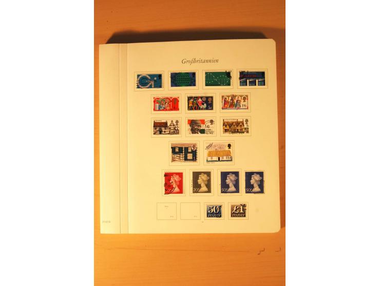 1841/2006, postfrische, ungebrauchte und gestempelte Sammlung, dazu Doubletten und Markenheftchen, im großen Karton