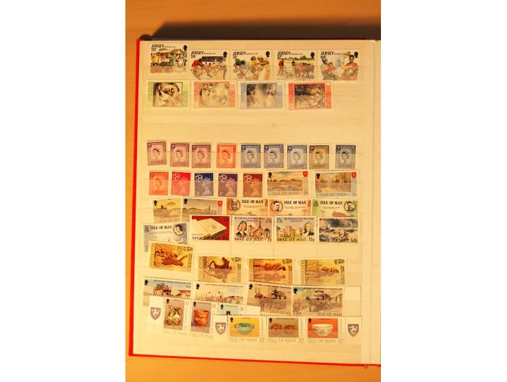 1958/92, postfrische Sammlung Guernsey, Jersey und Isle of Man im Einsteckbuch (Mi. ca. 1.140,-)