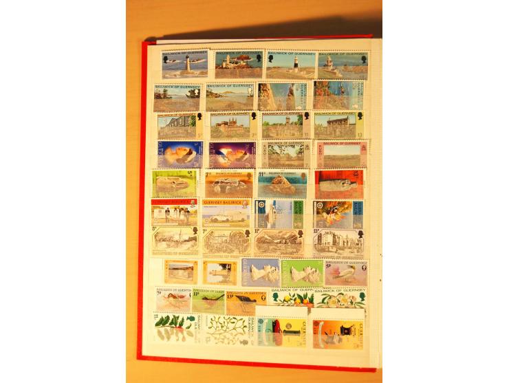 1958/92, postfrische Sammlung Guernsey, Jersey und Isle of Man im Einsteckbuch (Mi. ca. 1.140,-)