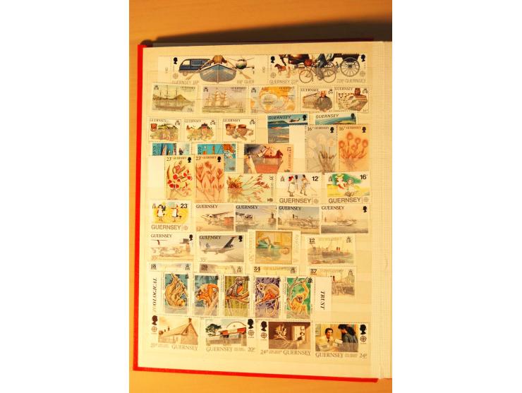 1958/92, postfrische Sammlung Guernsey, Jersey und Isle of Man im Einsteckbuch (Mi. ca. 1.140,-)