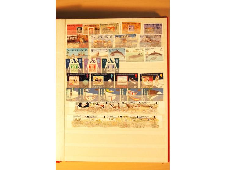 1958/92, postfrische Sammlung Guernsey, Jersey und Isle of Man im Einsteckbuch (Mi. ca. 1.140,-)