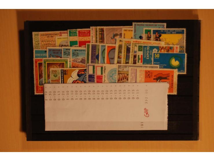 1859/1970 (ca.), postfrische, ungebrauchte und gestempelte Partie mit guten Werten und Sätzen