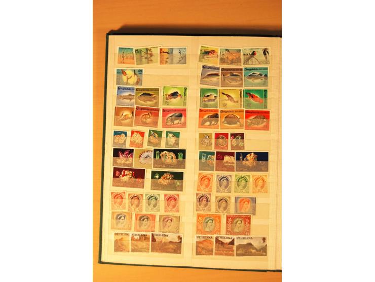 1954/82 (ca.), 45 postfrische Dauerserien von 34 Ländern, postfrisch im Einsteckbuch (Mi. 2004/10 nach Angabe des Einlieferer