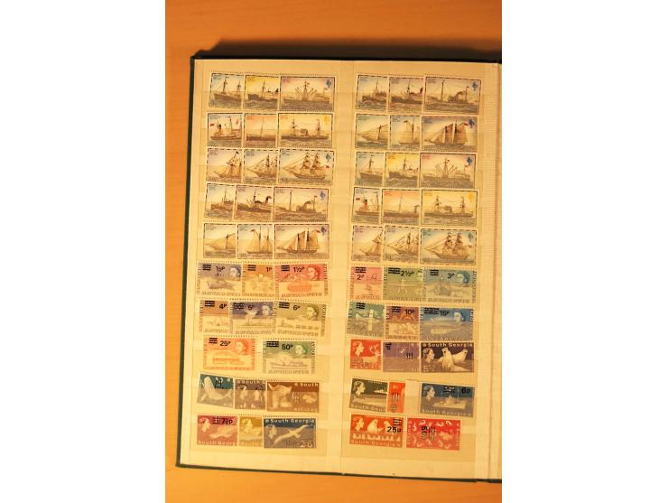 1954/82 (ca.), 45 postfrische Dauerserien von 34 Ländern, postfrisch im Einsteckbuch (Mi. 2004/10 nach Angabe des Einlieferer