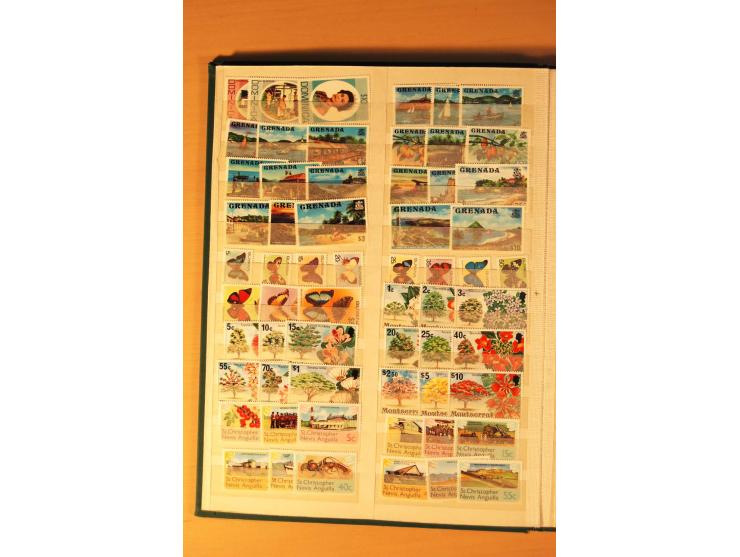 1954/82 (ca.), 45 postfrische Dauerserien von 34 Ländern, postfrisch im Einsteckbuch (Mi. 2004/10 nach Angabe des Einlieferer